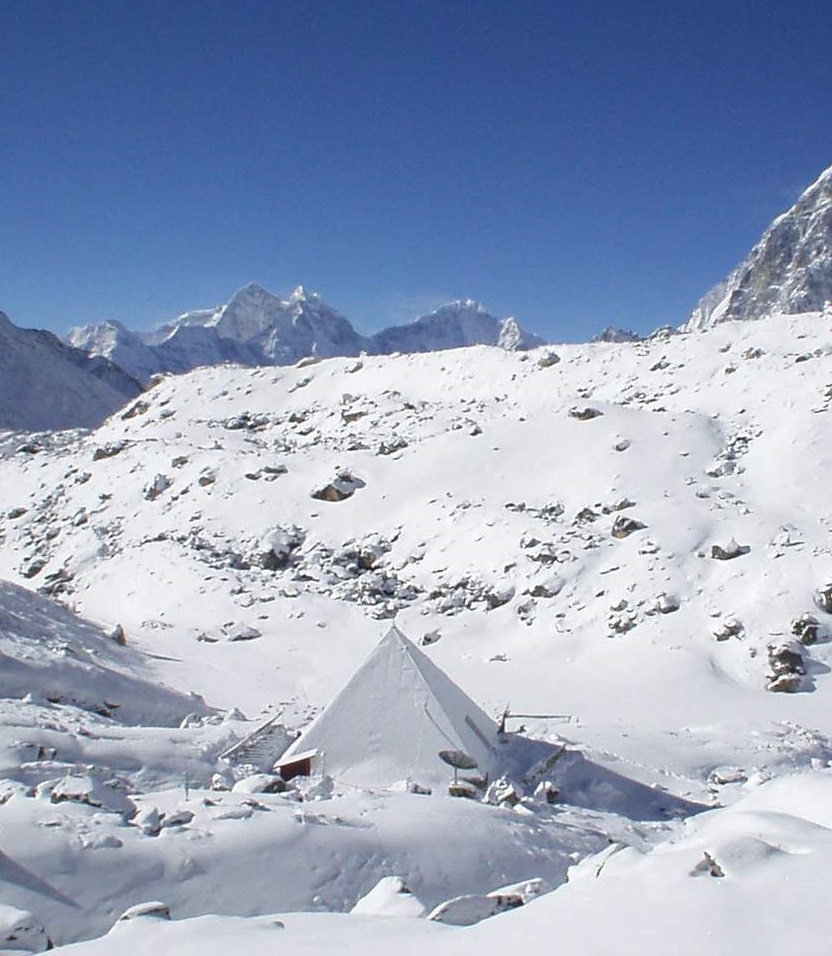 Laboratorio Piramide con neve (Mt Everest, Nepal) – Crediti: Franco Salerno, Cnr-Isp 
